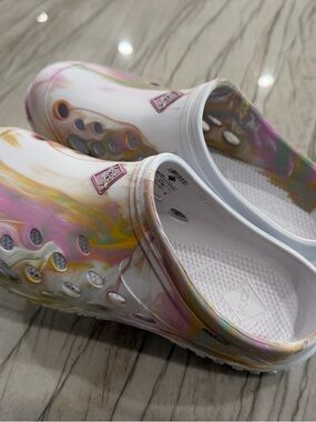 Muck Boot Company Women’s White Multi Swirl Clogs